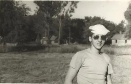 Elkin as a teenager in Oakland New Jersey Throughout his childhood Elkin and - фото 3