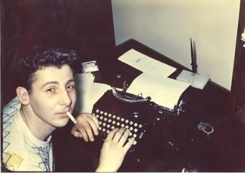 Elkin at a typewriter during college Throughout his time as an undergraduate - фото 5