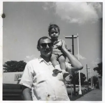 Elkin with his son Philip in Urbana Illinois in August of 1959 Philip who - фото 7