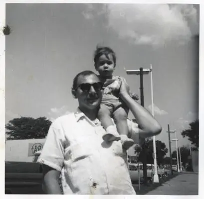 Elkin with his son Philip in Urbana Illinois in August of 1959 Philip who - фото 6