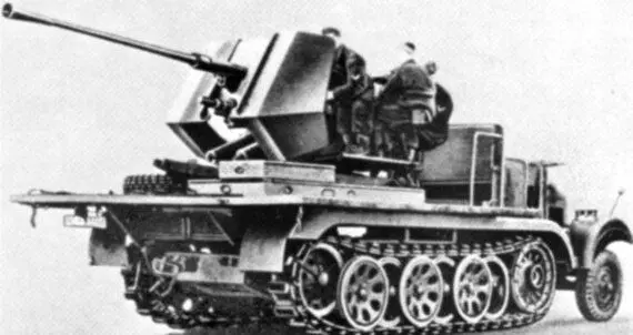 Самоходная установка с 37мм Flak36 А вот 210мм мортир было меньше чем - фото 6