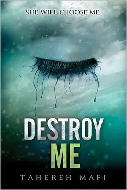 Tahereh Mafi Destroy Me обложка книги