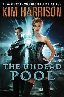 Kim Harrison The Undead Pool обложка книги