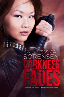 Jessica Sorensen Darkness Fades обложка книги