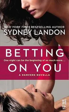 Sydney Landon Betting on You: A Danvers Novella обложка книги