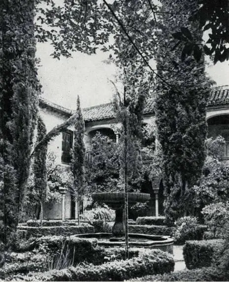 Альгамбра Двор Линдараха Двойные окна в башне Каутива В одной из книг - фото 37