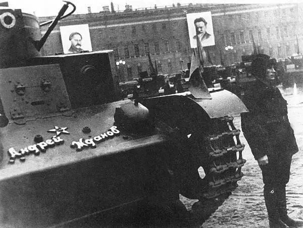 Именной танк Андрей Жданов перед парадом Москва 7 ноября 1937 года фото из - фото 26