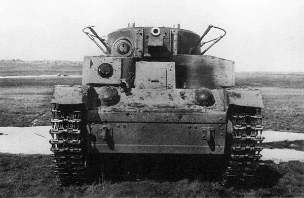 Общие виды танка Т28 выпуска 1936 года Машина имеет колпак над вентилятором с - фото 31