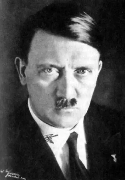 Гитлер часто дарил этот удачный портрет гостям вместе с надписанными - фото 19