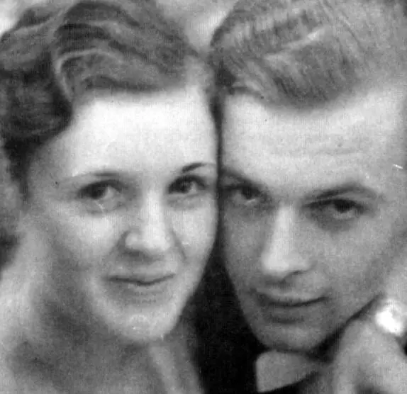 Ева и ее кокетливая младшая сестра так похожи что на фотографиях их иногда - фото 22