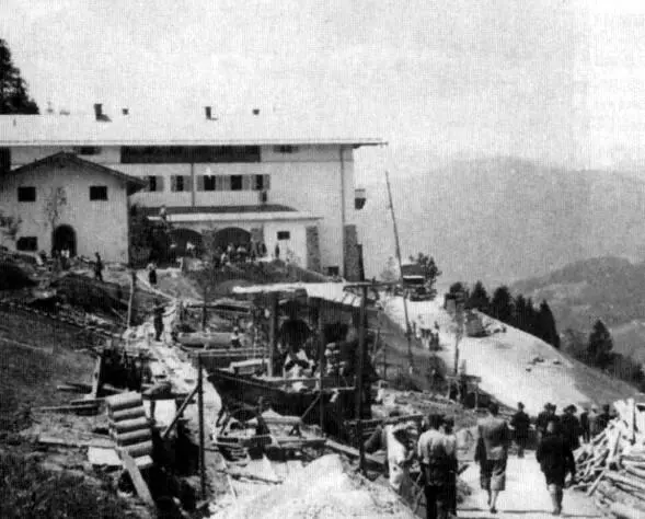 Эти снимки были сделаны Евой и подписаны 1936 новый Бергхоф На первой - фото 25