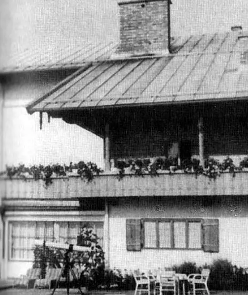 Эти снимки были сделаны Евой и подписаны 1936 новый Бергхоф На первой - фото 27