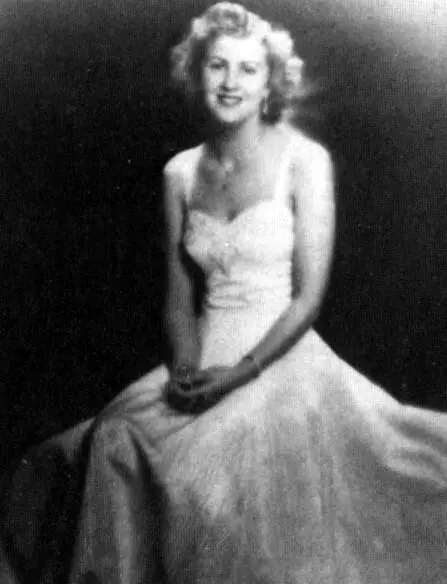 Ева лелеяла мечту стать когданибудь кинозвездой и любила фотографироваться в - фото 68