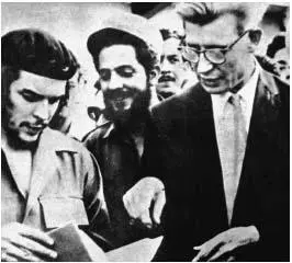 Che Guevara left with Soviet ambassador to Cuba Aleksandr Alekseev right - фото 27