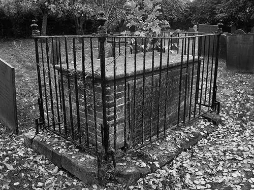16 John Deanes grave in St Wilfrids cemetery Mark Nightingale 17 A series - фото 32