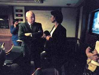 Conferring with Vice President Cheney in the White House bunker on September - фото 72