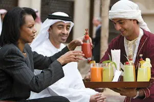 Being served a strawberry drink in Dubai during a visit with Sheikh Abdullah - фото 110
