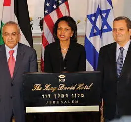 With Salam Fayyad and Israeli Defense Minister Ehud Barak in March 2008 at the - фото 116