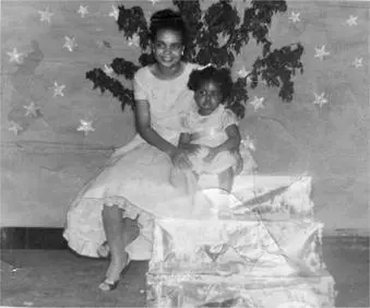 Mother believed passionately in the importance of the arts and organized - фото 14