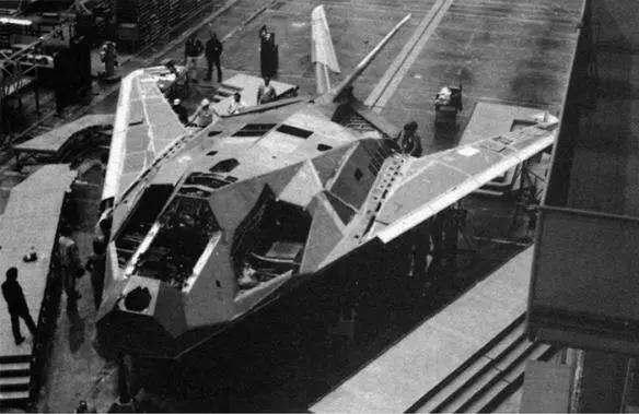 The first production Stealth fighter at the Skunk Works assembly plant in 1980 - фото 3