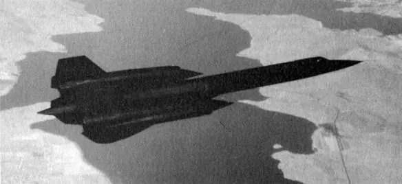 SR71 Blackbird streaking across continental US Lockheed Squadron of - фото 17