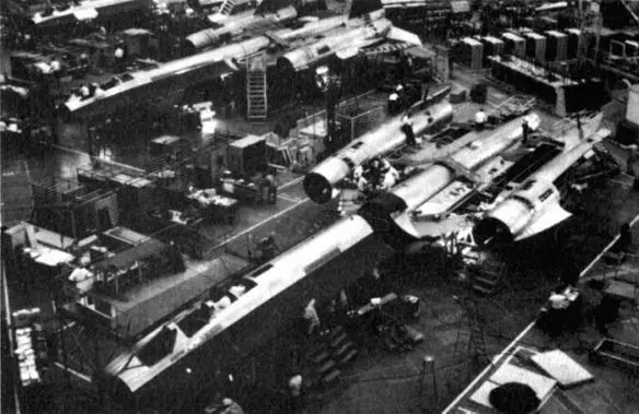 Blackbird production line at the Skunk Works In mid1970s they produced a new - фото 19