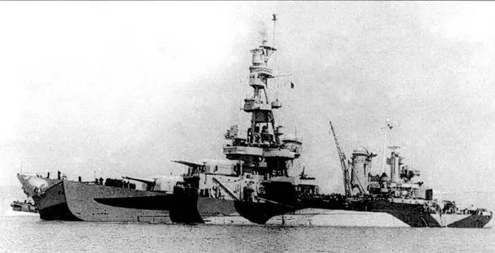 В 1944 г тяжелый крейсер Пенсакола перекрасили по схеме камуфляжа Measure - фото 21