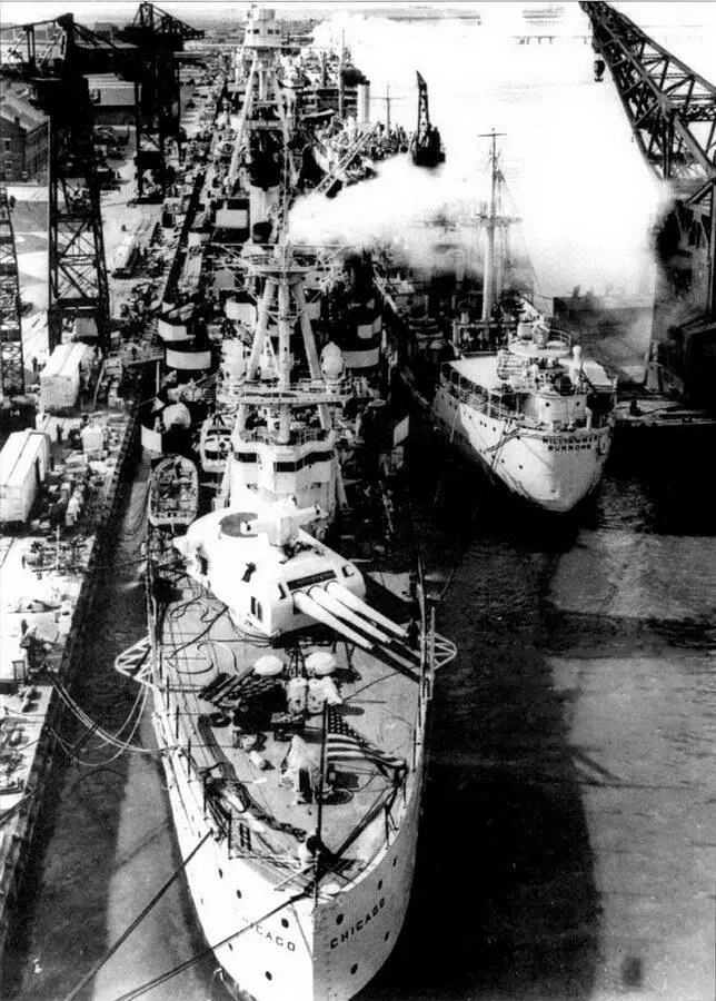 Чикаго на верфи острова Мэри 1940 г На башне 3 главного калибра нанесена - фото 56