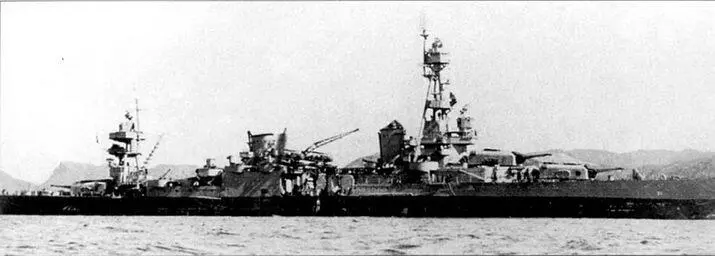 Аугуста на якоре в заливе Планцетия март 1943 г Крейсер окрашен по схеме - фото 66