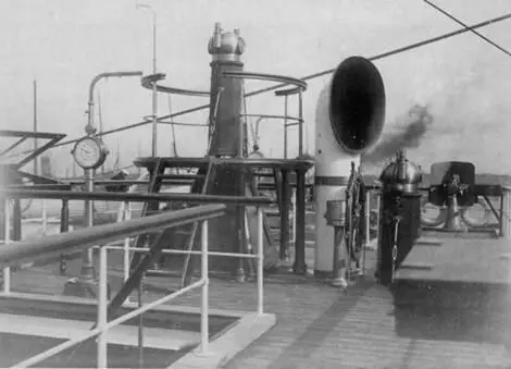 На шканцах и верхней палубе Рюрика 1895 г Крейсер Рюрик в Суэцком - фото 103