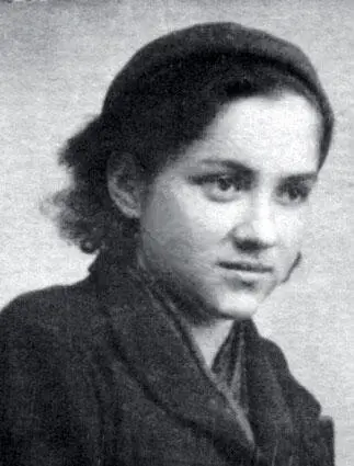 Нина Капитоновна Дёгтева 1943 г В Москве в некоторых военкоматах имели - фото 65