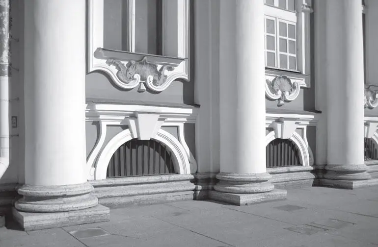 Решетки на окнах подвала Зимнего дворца Несколько позже Екатерина II вернулась - фото 210