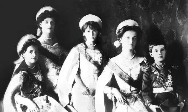 Официальная фотография детей Николая II Слева направо Мария 1899 гр - фото 283