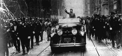 Вилли Пост в одиночку облетел вокруг света в 1933 г и был встречен как герой - фото 45