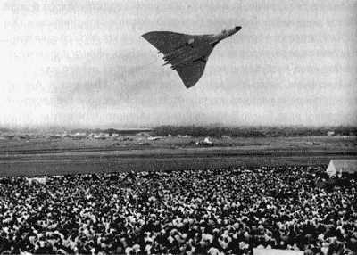Двигателями и формой крыла Concorde в значительной степени был обязан ядерному - фото 72