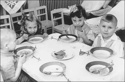 Lunch at my Leningrad nursery school I am second from the right 1959 Third - фото 5