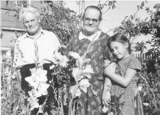 With my grandmother and grandfather at the dacha 1964 Lunch in our dacha - фото 7