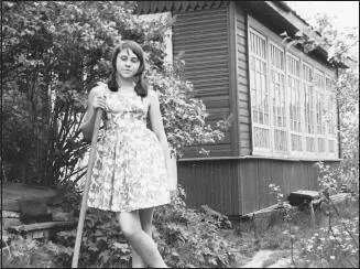 Doing garden work in front of the dacha veranda 1968 Marina center in her - фото 9