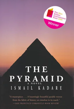 Ismail Kadare The Pyramid