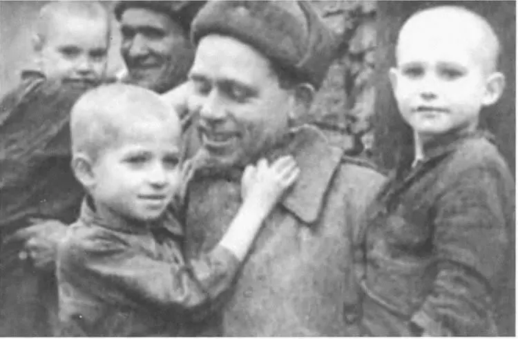 Дети освобожденные из концлагеря Саласпилс 1944 г Акт Чрезвычайной - фото 47
