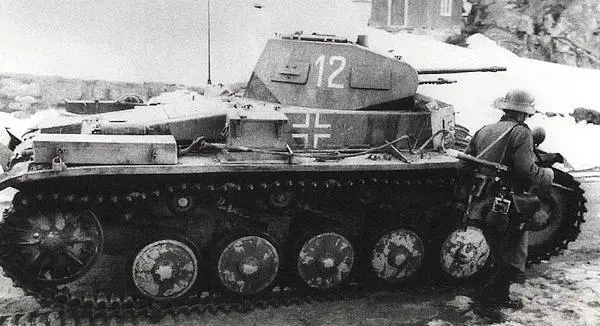 Один из PzII 3й роты 40го батальона особого назначения Норвегия апрель - фото 47