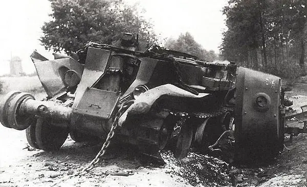 Танк БТ7 уничтоженный либо взрывом боекомплекта либо подорванный экипажем - фото 303