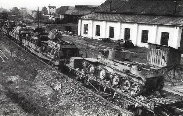 Разбитый эшелон с танками БТ7 Восточный фронт июль 1941 года 29 июня - фото 310