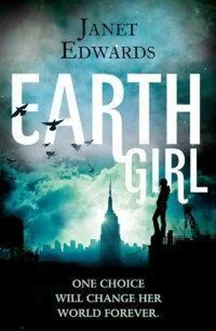 Джанет Эдвардс Девушка с планеты Земля (Earth Girl) обложка книги