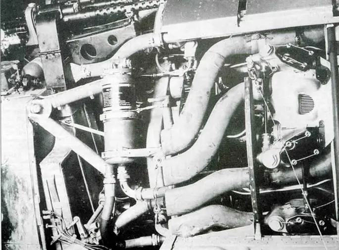 Выхлопные патрубки и маслофильтр двигателя BMW 801 установленного на Fw 190 - фото 134