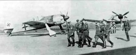 Летом 1941 года первую партию Fw 190А1 передали в JG 26 Боевое применение - фото 69