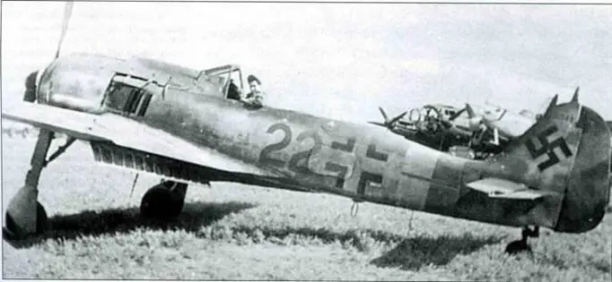 Этот Fw 190А8 красная 22 был обнаружен союзниками брошенным гдето на - фото 220
