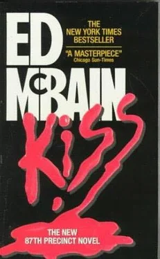 Ed McBain Kiss обложка книги