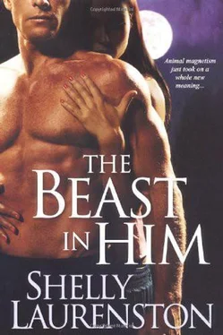 Shelly Laurenston The Beast in Him обложка книги