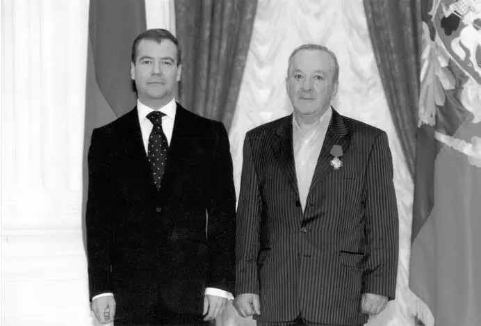 Если бы не чувство юмора тогдашнего председателя Госкино Армена Медведева - фото 23